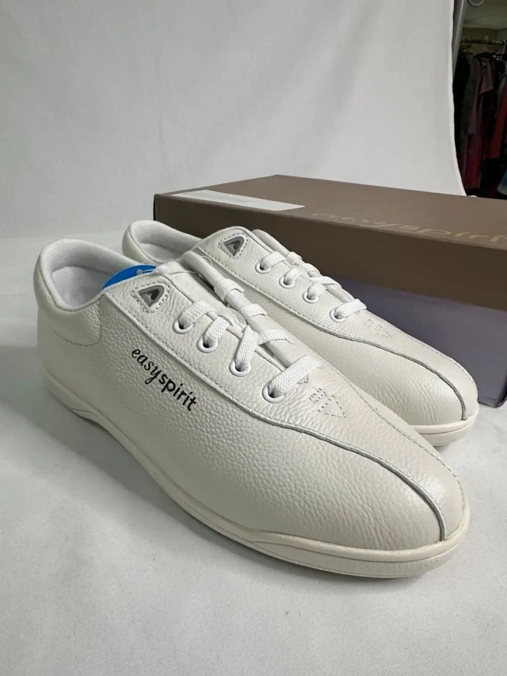 Easy Spirit Men’s White Leather Low-Top Sneakers